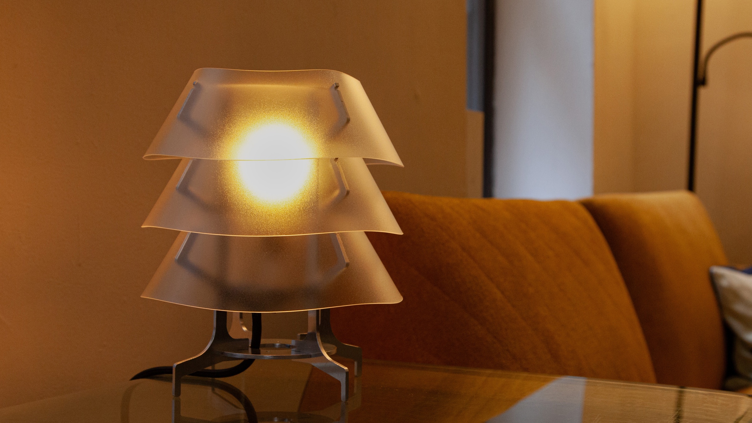 Yomu Table Lamp